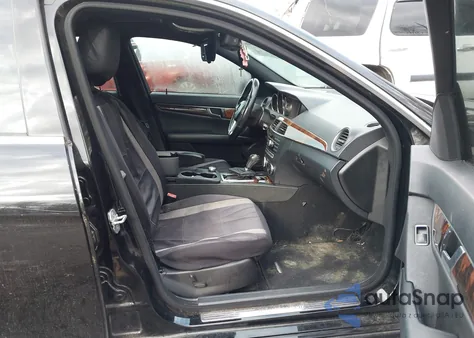 2013 Mercedes-Benz C 300 Sport 4Matic из США, поврежденный, VIN WDDGF8AB2DR272813